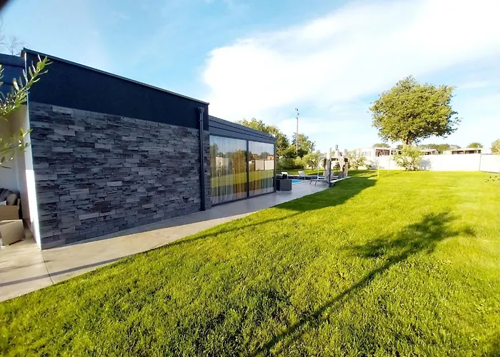 Hacienda Matea - Oase Der Romantik In Strandnaehe By Interhome Pula