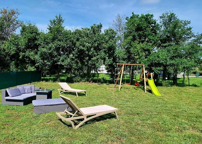 Hacienda Matea - Oase Der Romantik In Strandnaehe By Interhome Pula