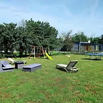 Hacienda Matea - Oase Der Romantik In Strandnaehe By Interhome Пула