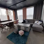 Hacienda Matea - Oase Der Romantik In Strandnaehe By Interhome Пула
