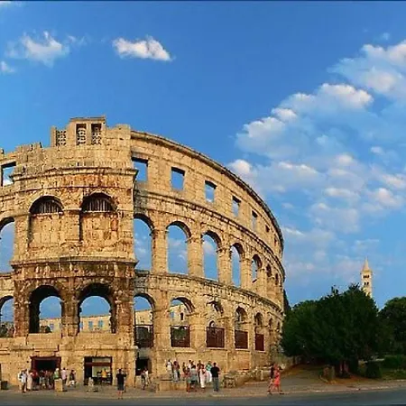 Hacienda Matea - Oase Der Romantik In Strandnaehe By Interhome * Pula