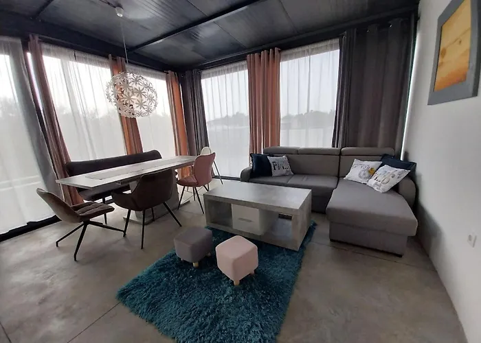 Hacienda Matea - Oase Der Romantik In Strandnaehe By Interhome Пула