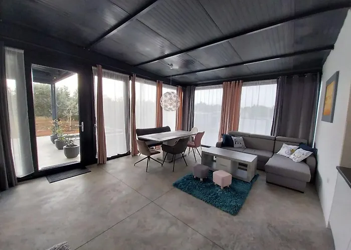 Hacienda Matea - Oase Der Romantik In Strandnaehe By Interhome * Пула