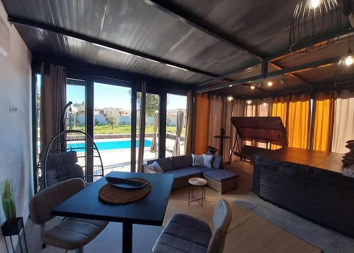 Hacienda Matea - Oase Der Romantik In Strandnaehe By Interhome * Pula