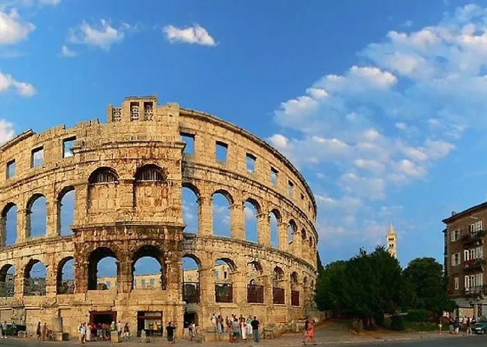 Hacienda Matea - Oase Der Romantik In Strandnaehe By Interhome * Pula